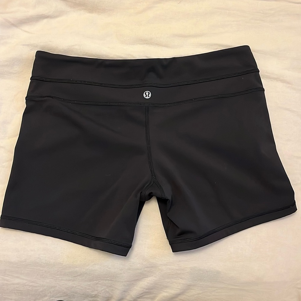 Lululemon athletica size 10 yoga short NWOT